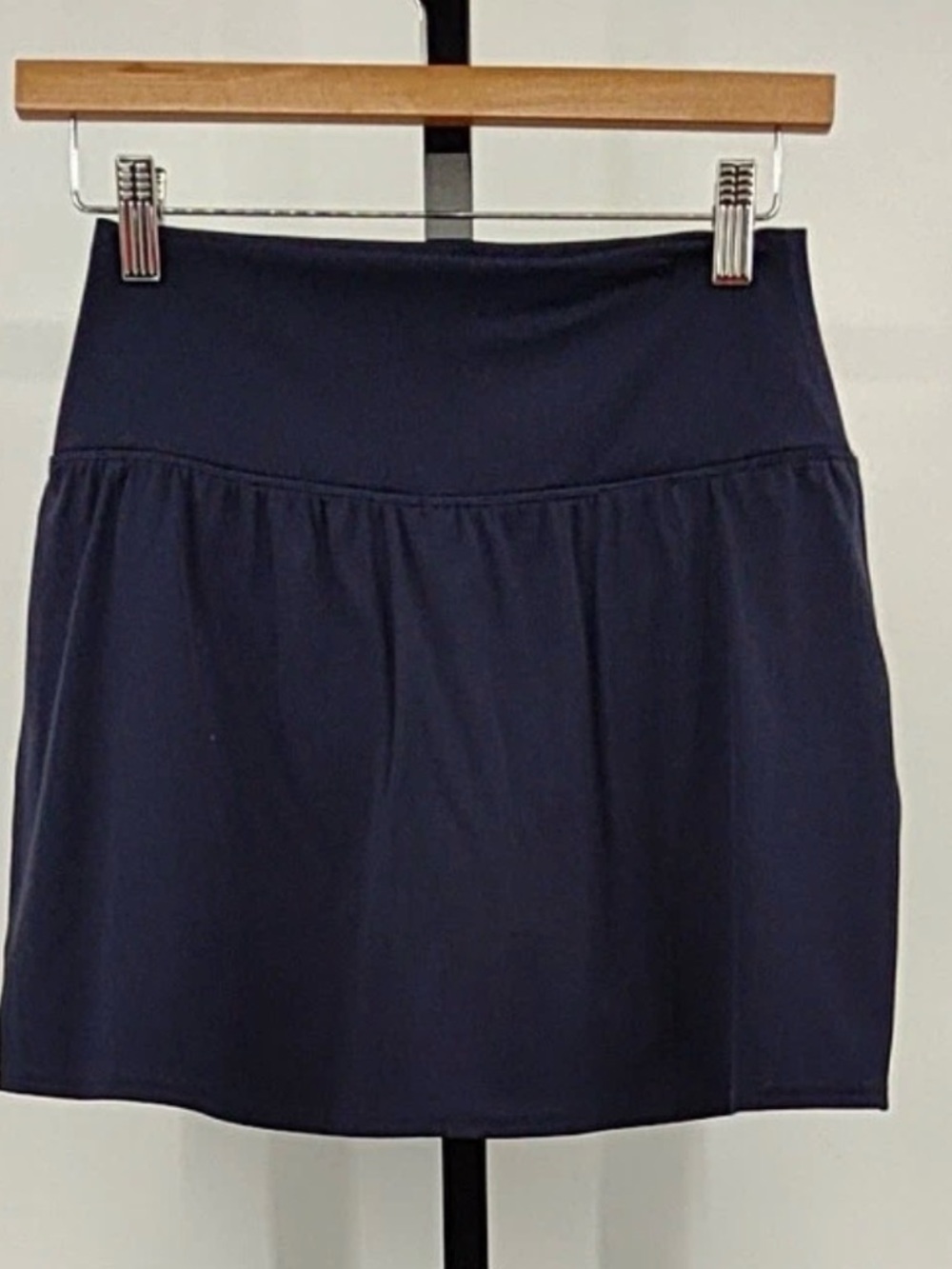 QUINCE NWOT navy tennis skort size M